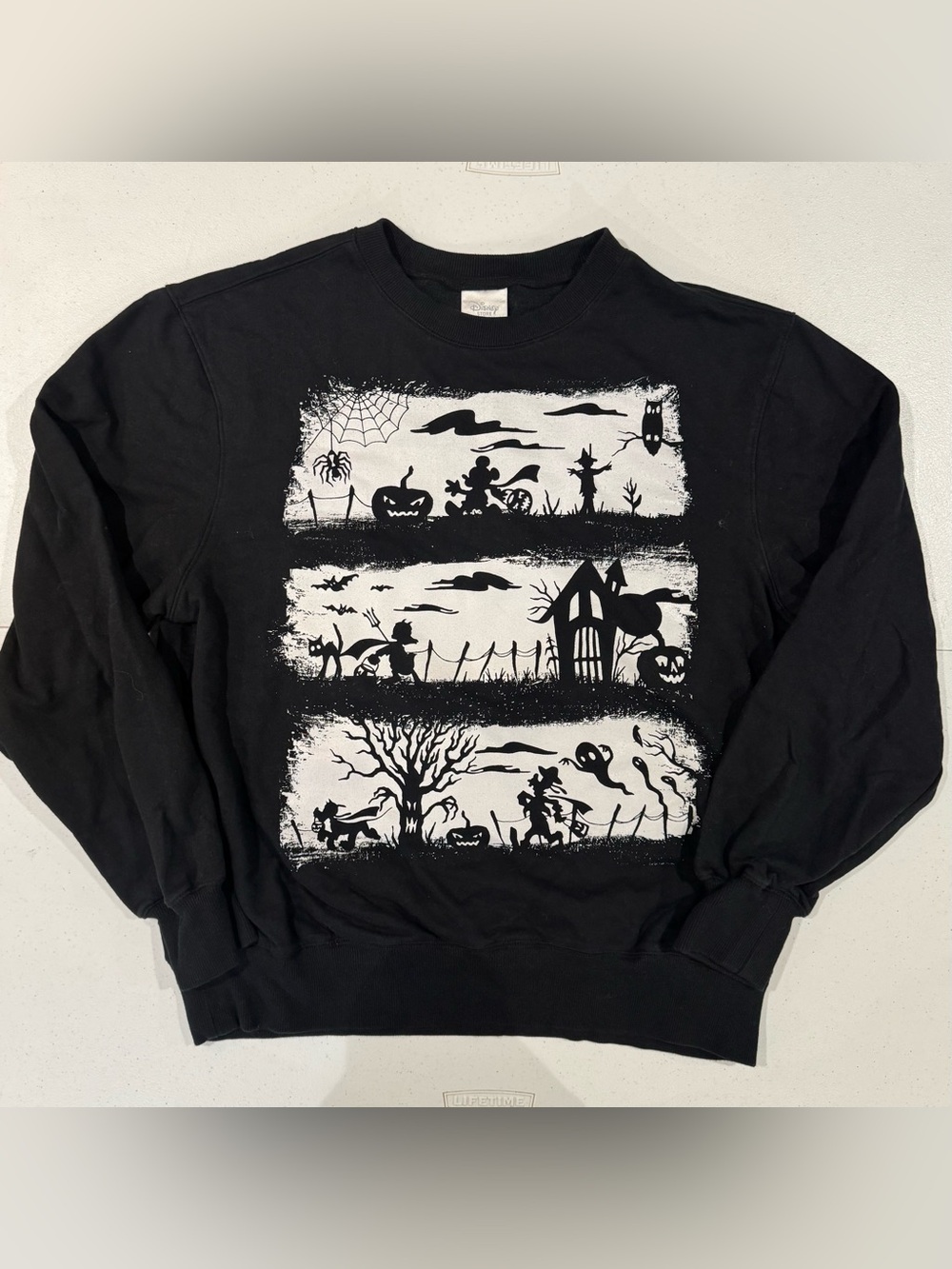 Disney Halloween Crew Neck
sweater size Medium trick or treat
